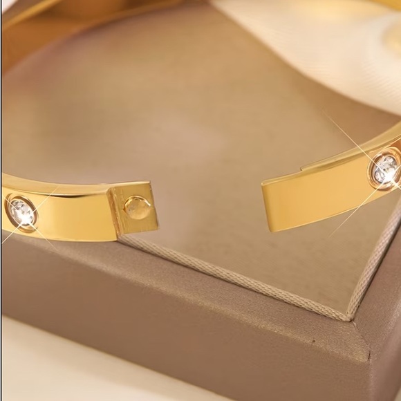 Stainless Steel With Cubic Zirconia Gold Four Leaf Clover Bangle Bracelet - Picture 3 of 4